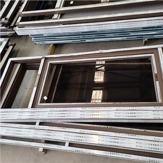 نوافذ وأبواب الألمنيوم التجارية